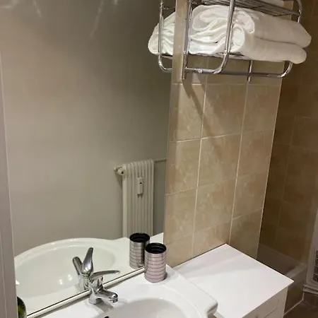 Appartamento Au Coeur De Cosy Parigi